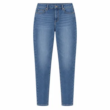 AI-generated style illustration for Gloria Vanderbilt Women's Classic Tapered Amanda Jeans; not a retailer photograph